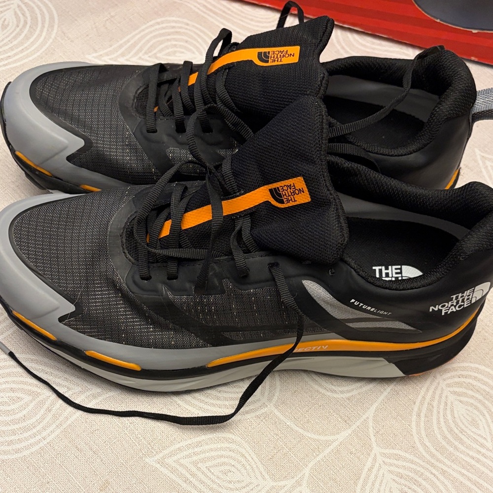 The North Face VECTIV Trail Running Shoes Men 9- Never worn